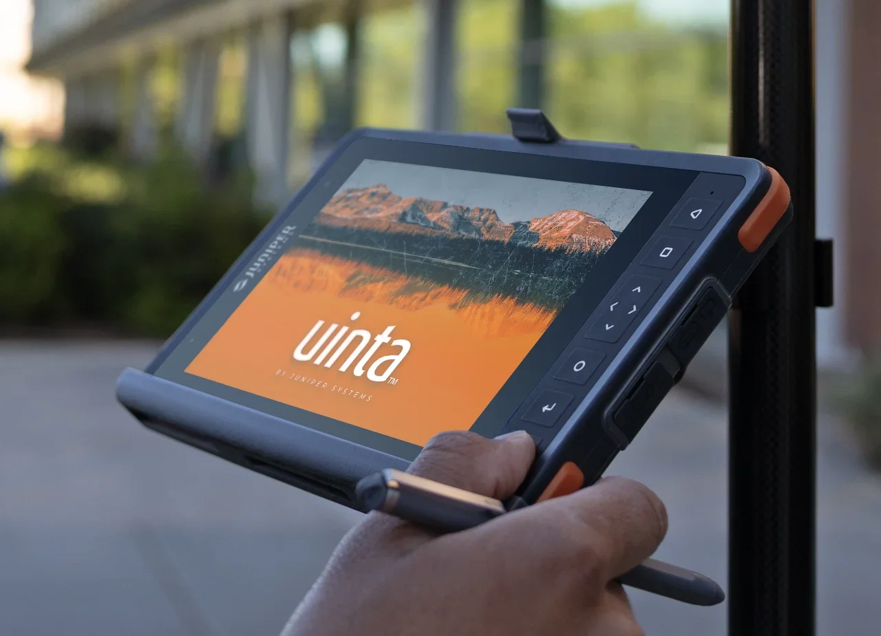 برنامج Uinta لرسم الخرائط يعمل على جهاز لوحي متين من Juniper Systems